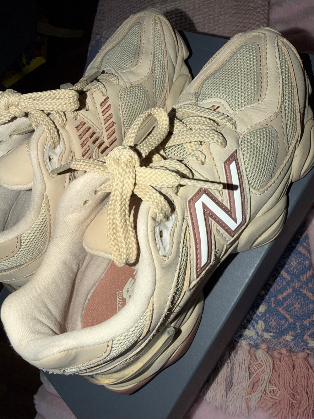 New Balance Women's Beige Sneaker with Pink Trim - Picture 4 of 7